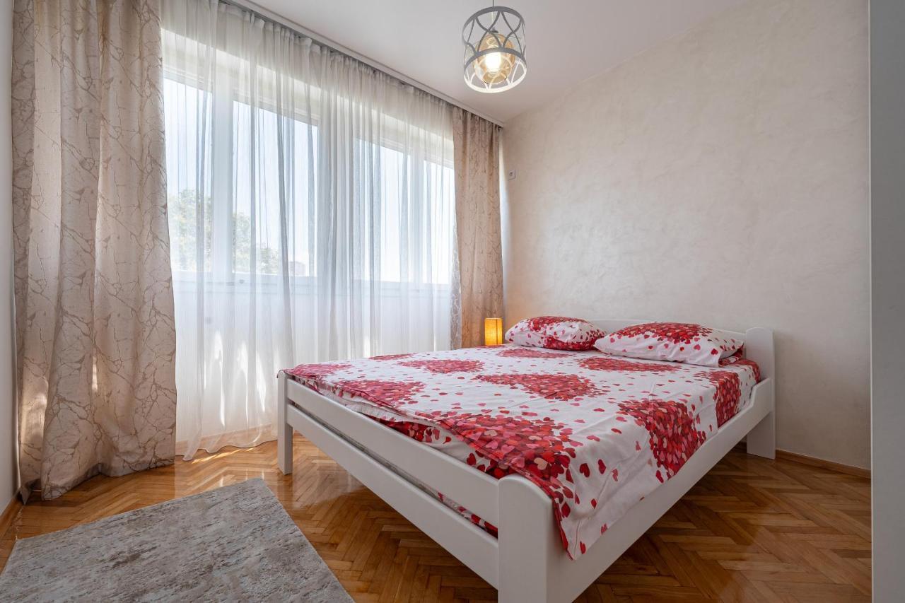 Clock Tower Lux Apartment Ποντγορίτσα Εξωτερικό φωτογραφία